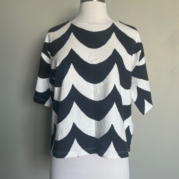 Uniqlo x Marimekko Short-Sleeve Boxy Crop Top Relaxed T-Shirt Black White Waves - Picture 2 of 8